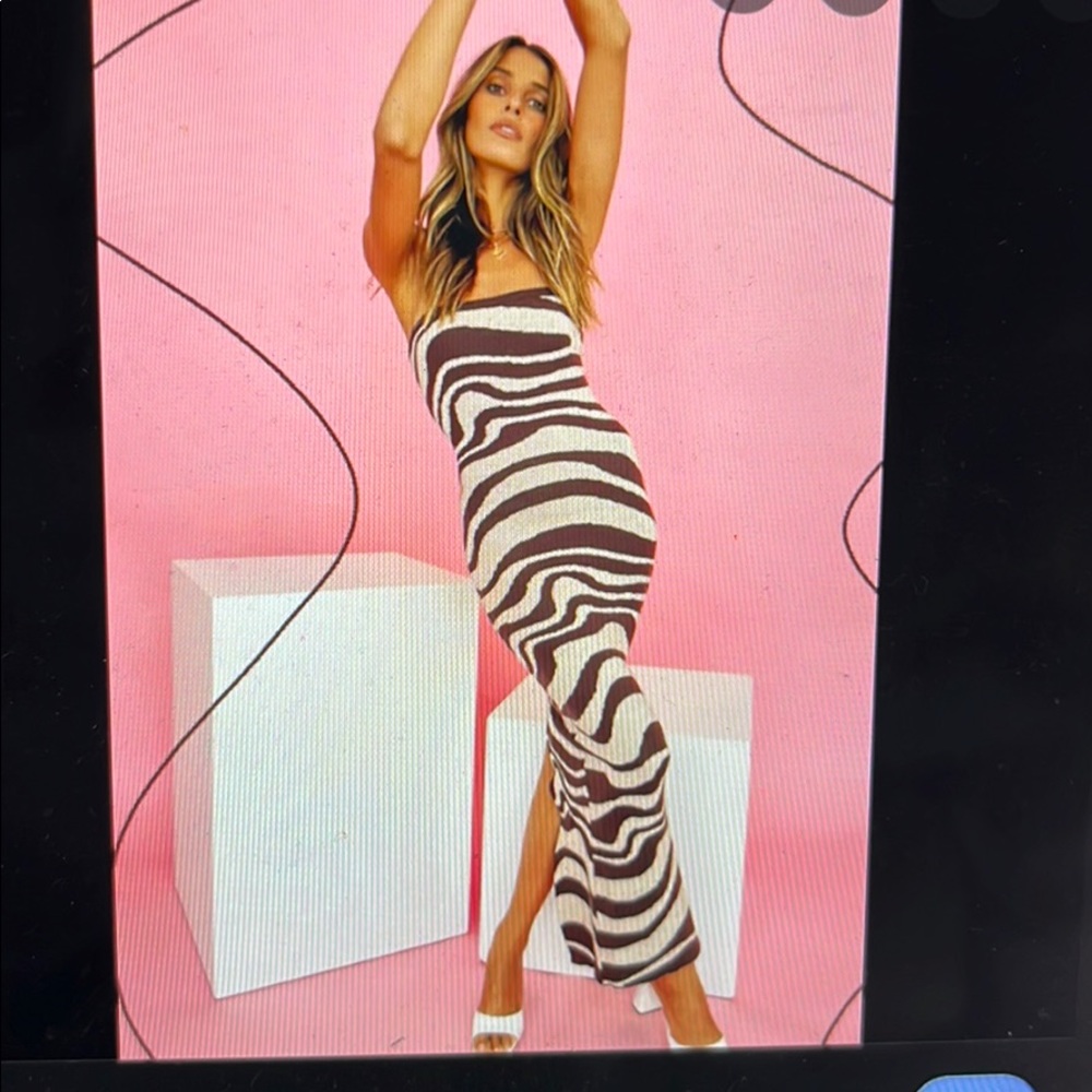 Skip a beat knit midi dress - Picture 2 of 2